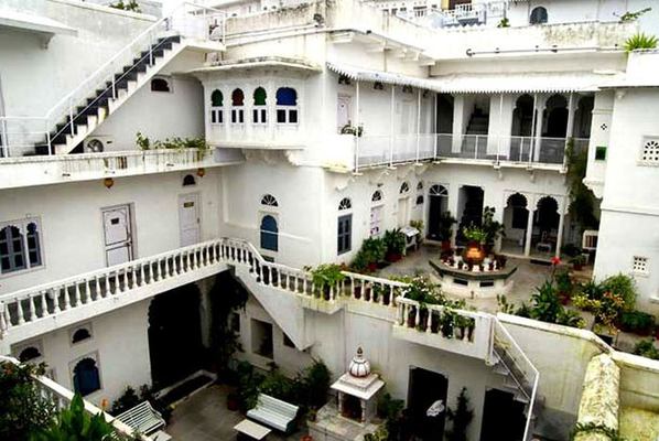 Jagat Niwas Palace